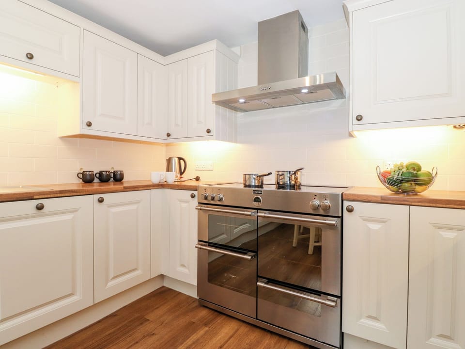 Fridge, dishwasher, cookware/dishes/utensils