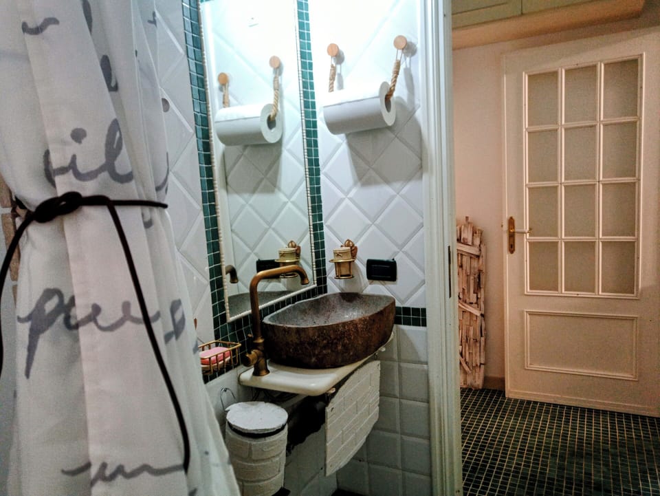 Deluxe Townhome | Bathroom