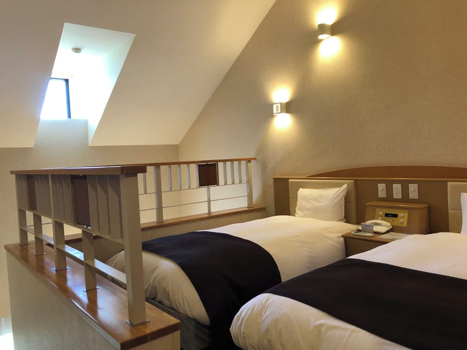 Premium bedding, in-room safe, desk, soundproofing