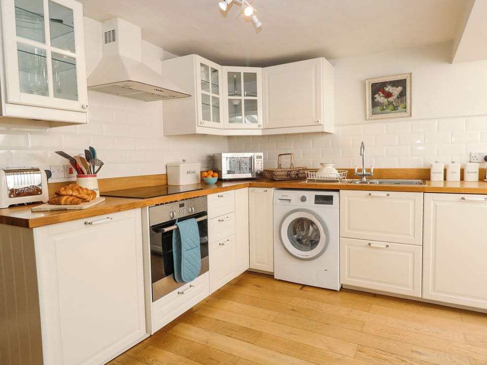 Cottage | Private kitchen | Fridge, dishwasher, electric kettle, toaster