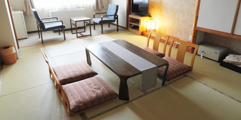 In-room safe, iron/ironing board, bed sheets