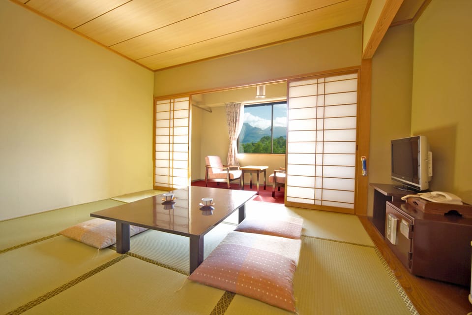 Down comforters, in-room safe, desk, soundproofing