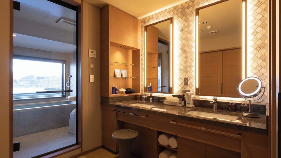 Premier Room, Non Smoking | Bathroom | Separate tub and shower, free toiletries, hair dryer, slippers