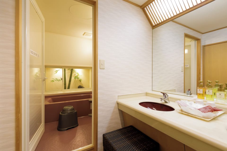 Superior Room, Non Smoking, Lake View | Bathroom | Separate tub and shower, free toiletries, hair dryer, slippers