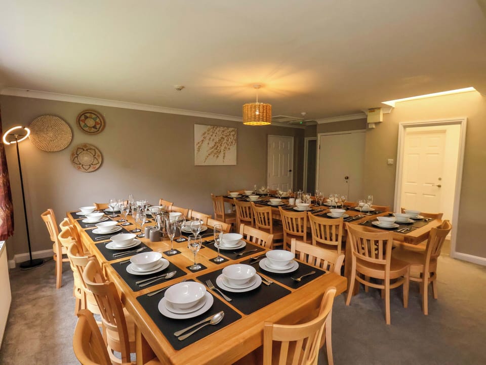 Cottage | Dining