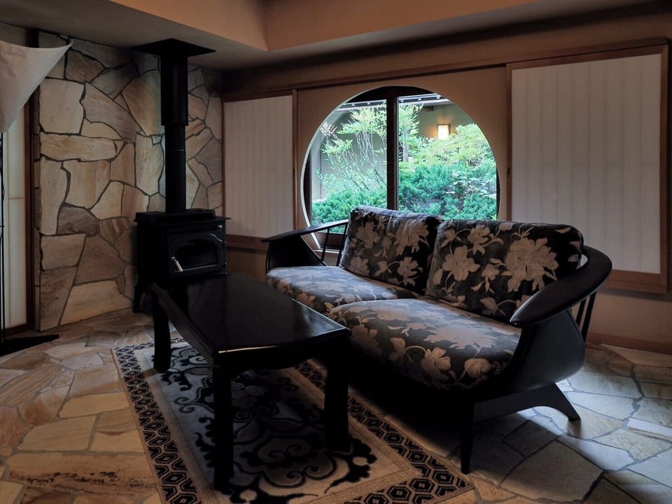 Ikezuki (Suite with open-view bath, 2 Beds, Courtyard View)(6 years old and over) | Free minibar, in-room safe, desk, laptop workspace