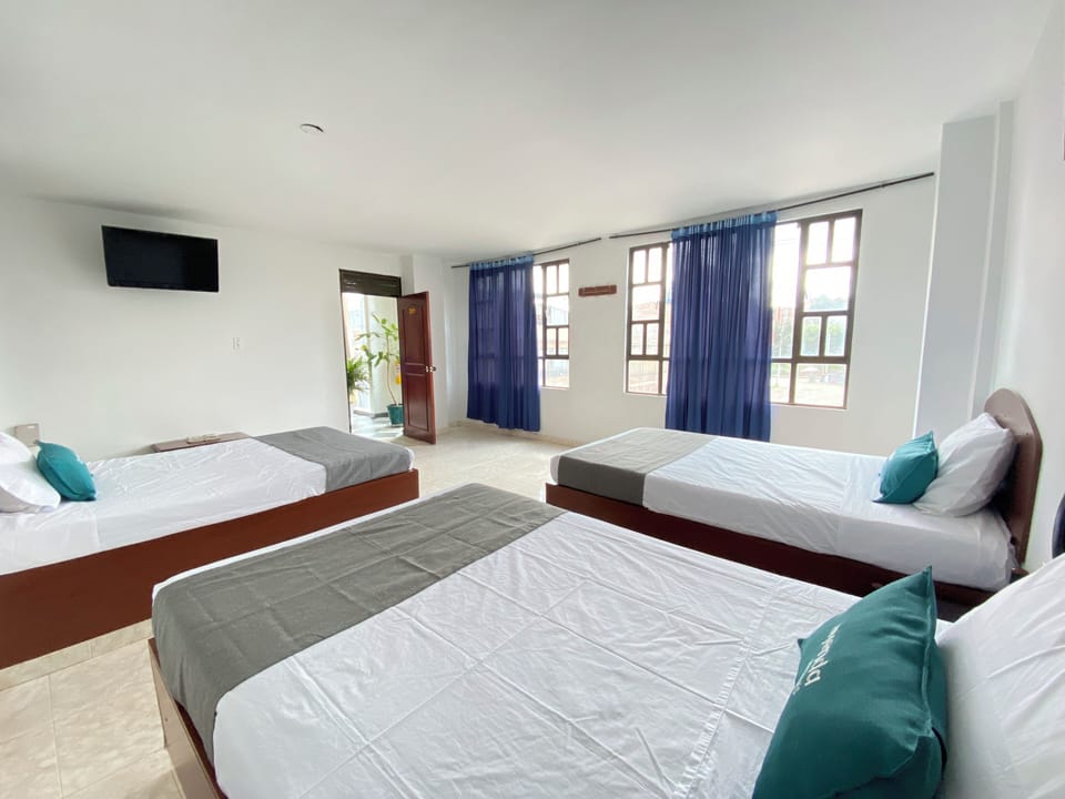 Family Room | Desk, WiFi (free)