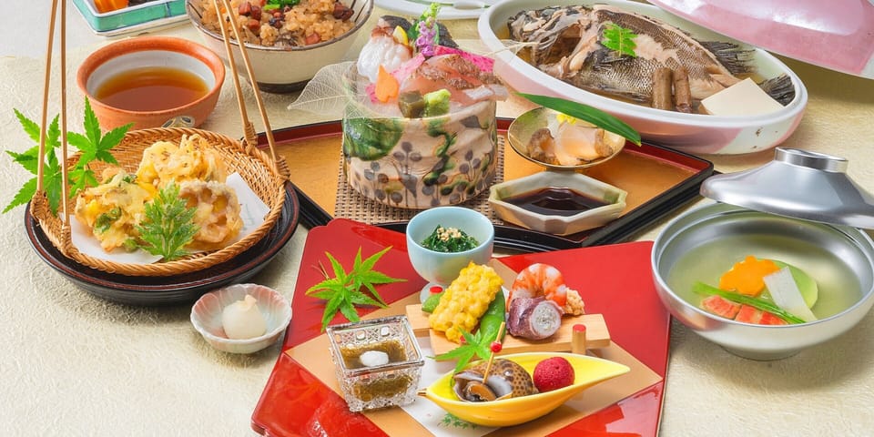 2 restaurants; breakfast, lunch, and dinner served