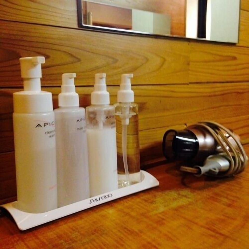 Bathroom amenities