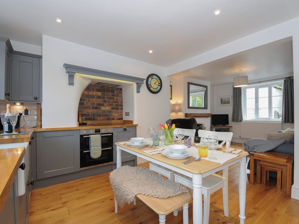 Cottage | Private kitchen | Fridge, dishwasher, electric kettle, toaster