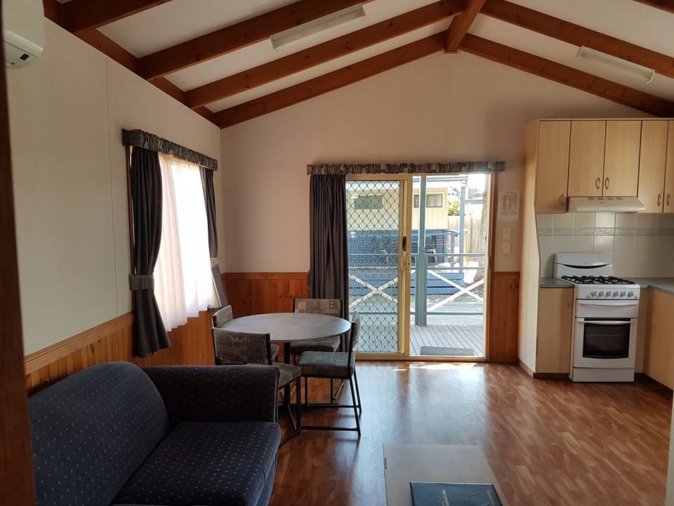 Two Bedroom Deluxe Cabiin | In-room dining
