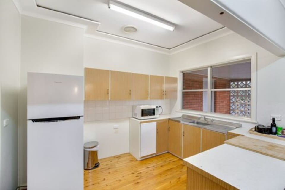 Cottage, 3 Bedrooms | Private kitchenette | Coffee/tea maker, fridge, microwave, electric kettle