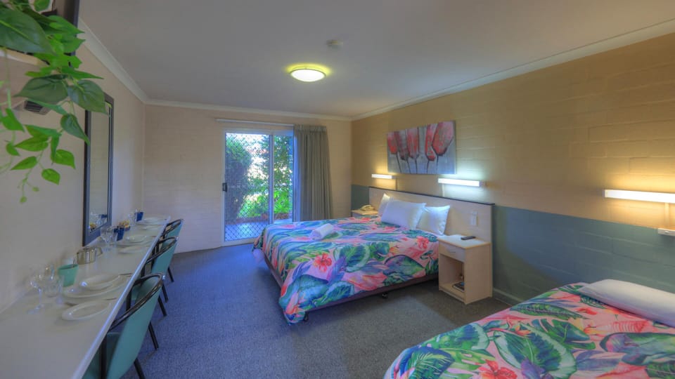 Standard Suite, 1 Bedroom, Non Smoking, Balcony (Twin Room) | Blackout drapes, iron/ironing board, cribs (surcharge)