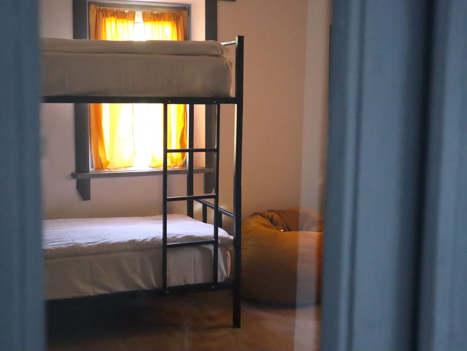 Basic Cabin | Laptop workspace, free WiFi, bed sheets