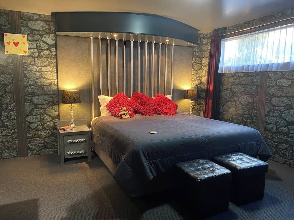 Premium bedding, pillowtop beds, minibar, desk