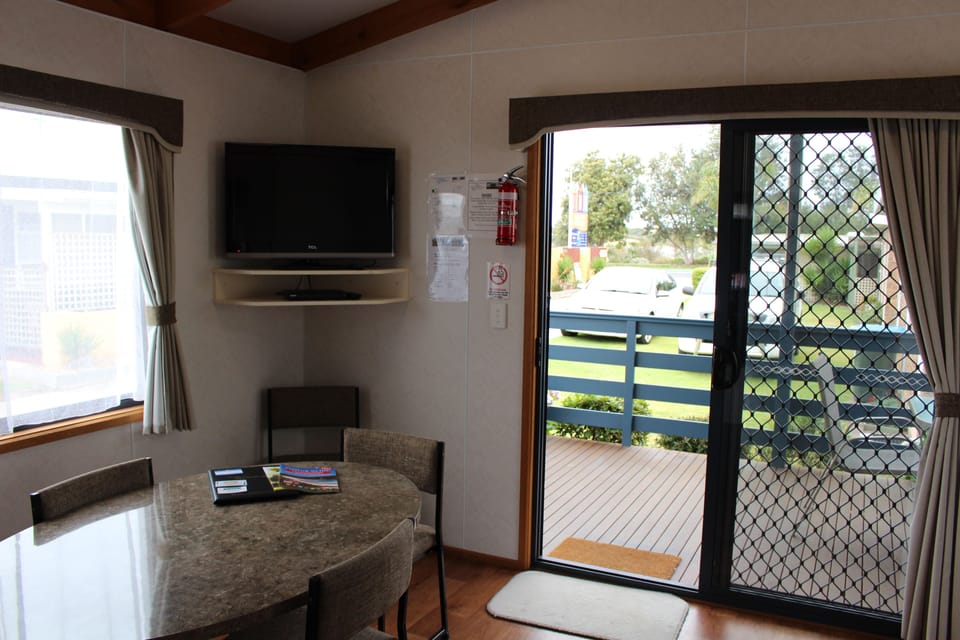 Golden Terrace Holiday Park Campground/ 
RV Resort in Lakes Entrance