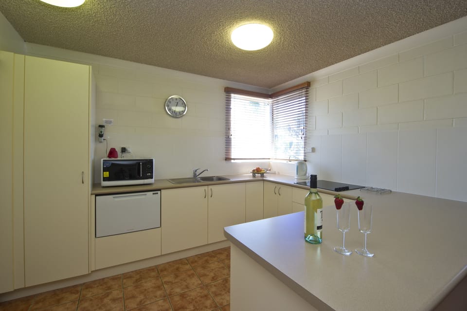 Full-size fridge, microwave, stovetop, cookware/dishes/utensils