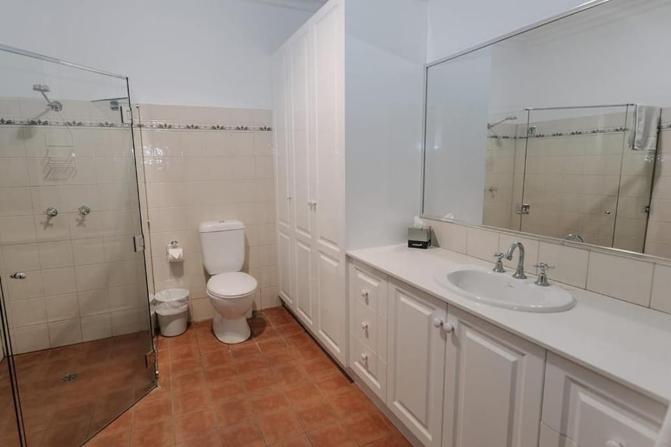 The Lawson Riverside Suites Motel in North Wagga Wagga