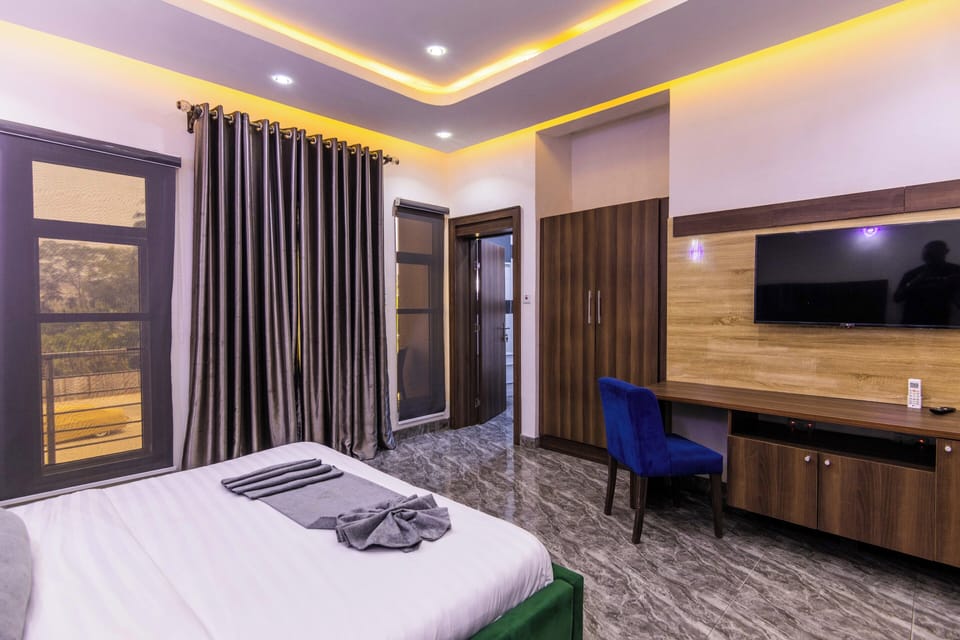 Executive Room | Desk, laptop workspace, soundproofing, free WiFi