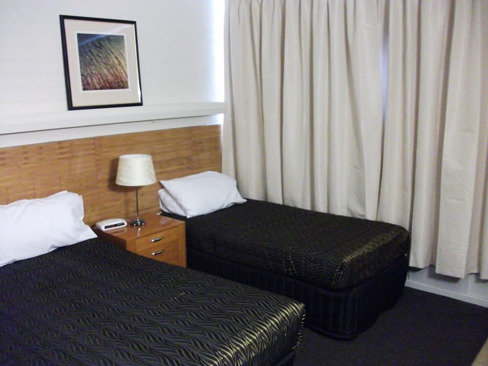 Twin Room | Iron/ironing board, free WiFi, bed sheets