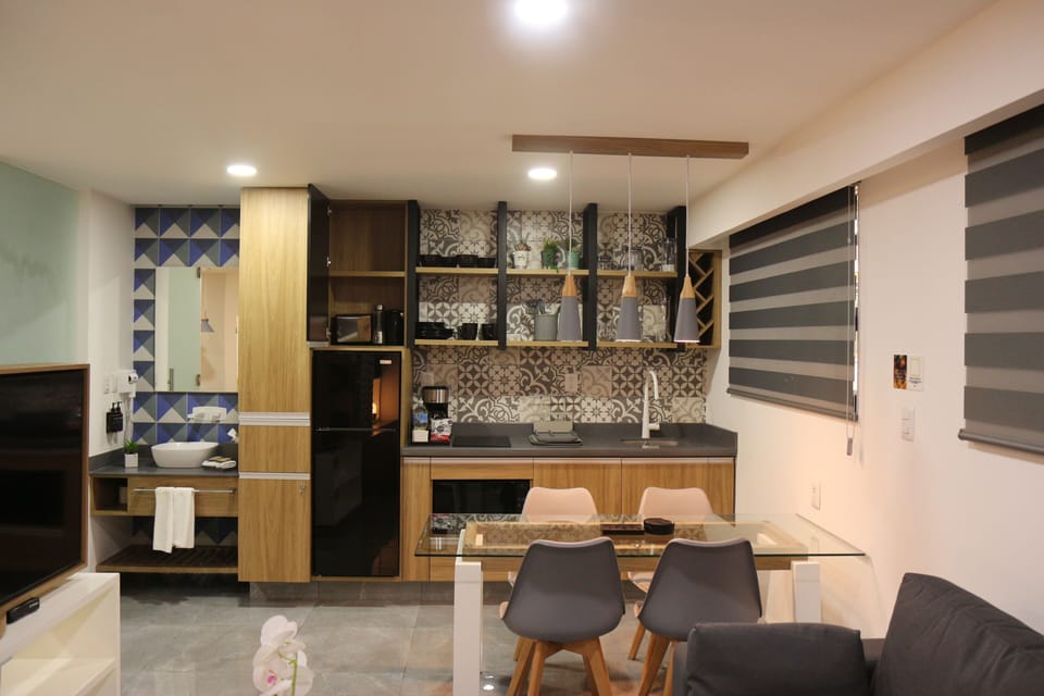 Comfort Studio Suite | Private kitchen | Coffee/tea maker, fridge, microwave, stovetop