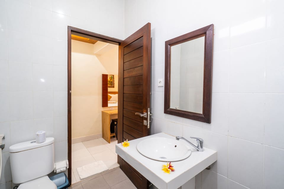 Standard Double Room | Bathroom sink