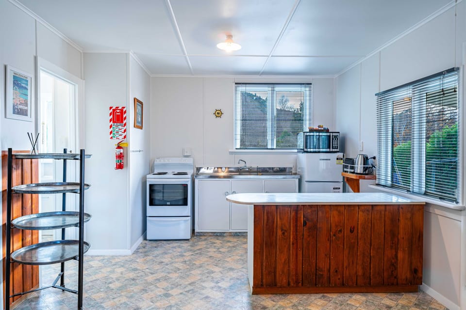 Family Cottage, 2 Bedrooms | Private kitchen