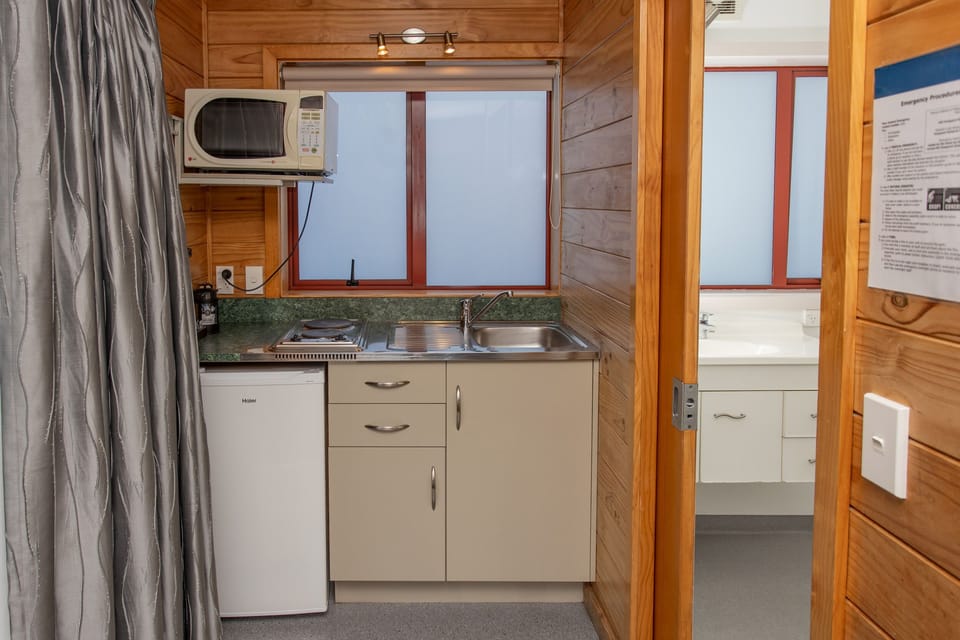 1 Bedroom Motel | Soundproofing, WiFi (free), bed sheets