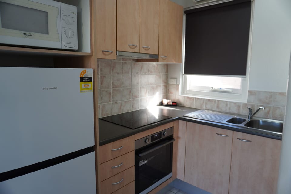 Standard Studio, Non Smoking, Kitchen | Private kitchen | Full-size fridge, microwave, stovetop, coffee/tea maker