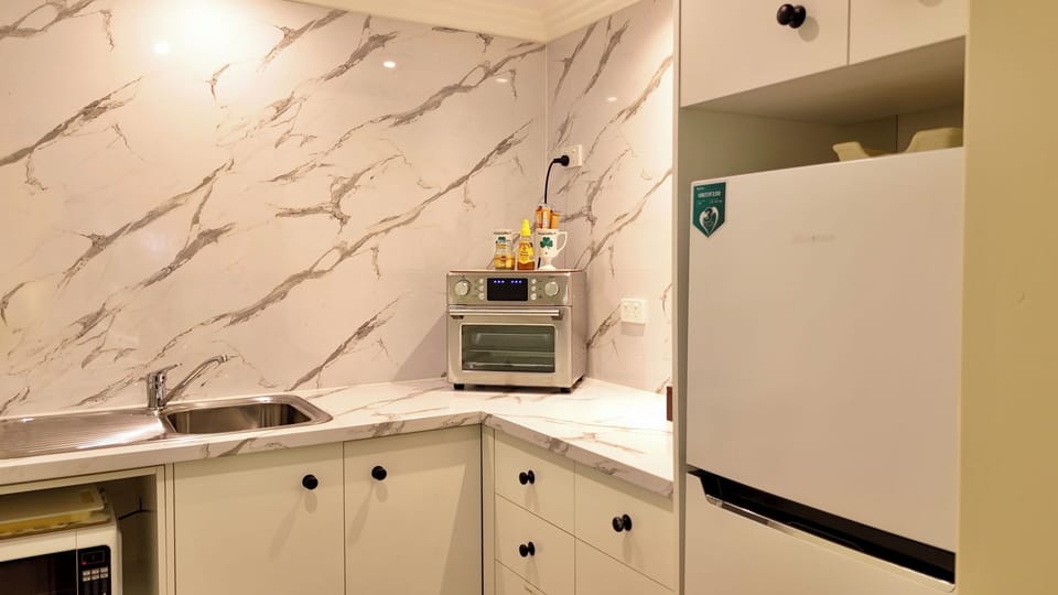 Fridge, microwave