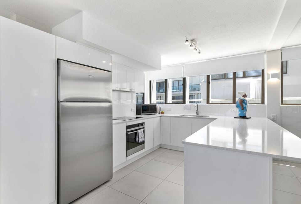 River Front Deluxe Apartment 3 Bedroom | Private kitchen | Coffee/tea maker, full-size fridge, microwave, oven