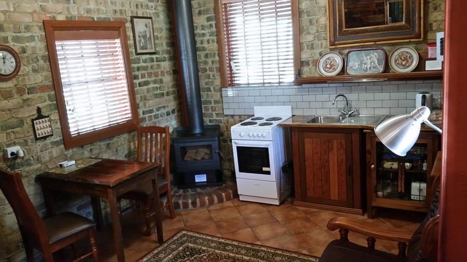 Deluxe Studio Suite, 1 King Bed | 1 bedroom, soundproofing, iron/ironing board, free WiFi