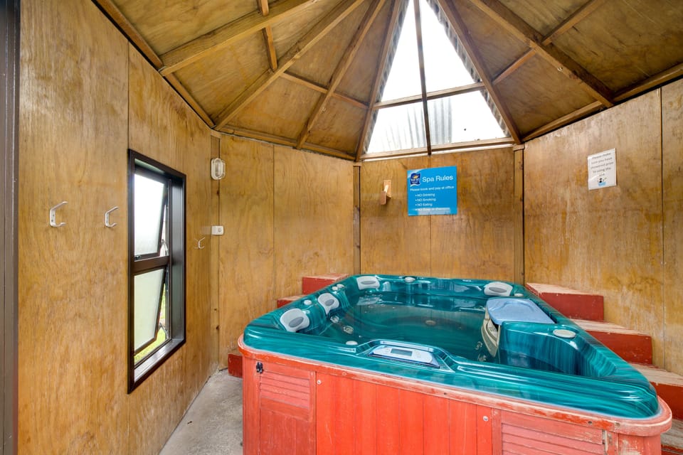 Wellington TOP 10 Holiday Park Campground/ 
RV Resort in Lower Hutt