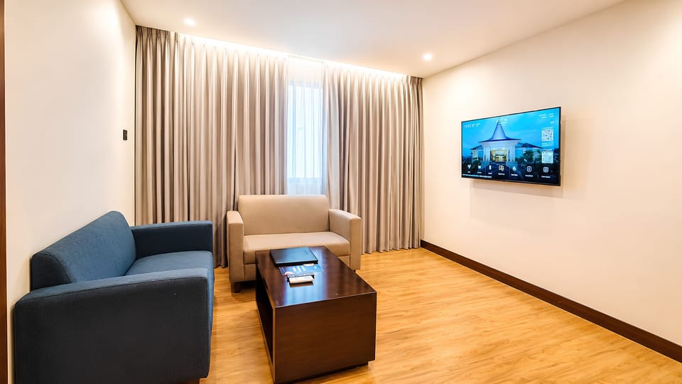 Executive Premier | Living area | LCD TV