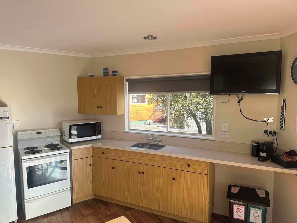 Superior Bungalow, 2 Bedrooms, Kitchen | Iron/ironing board (on request), WiFi (free)