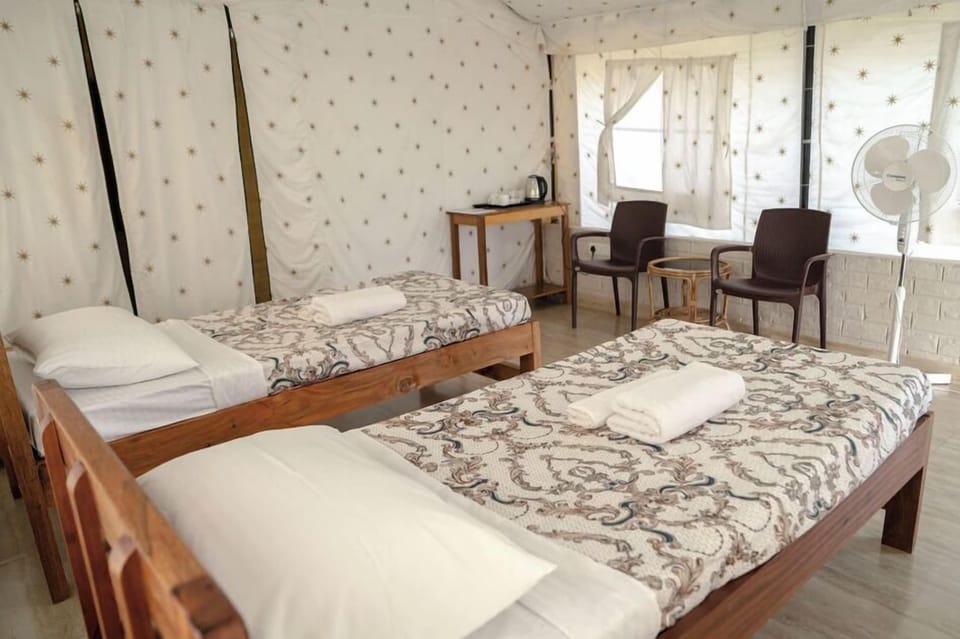 1 bedroom, bed sheets