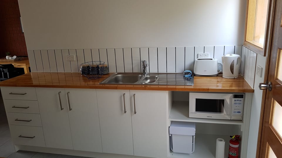 Deluxe Apartment, 2 Bedrooms | Private kitchen | Microwave, toaster