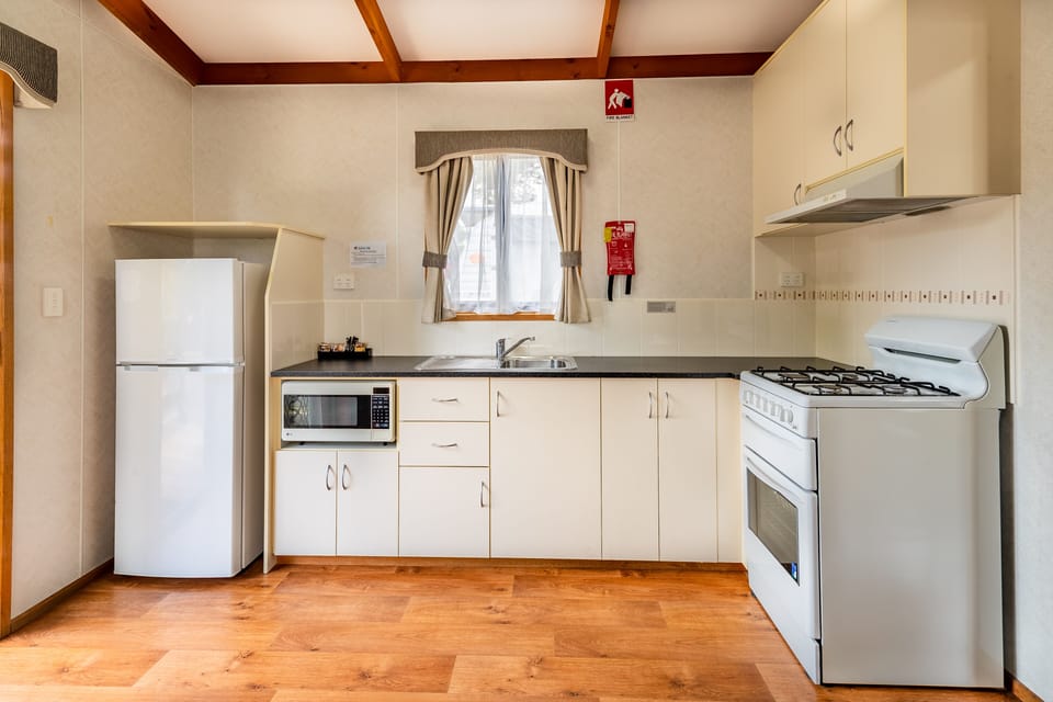 Currawong Cottage | Private kitchen | Electric kettle