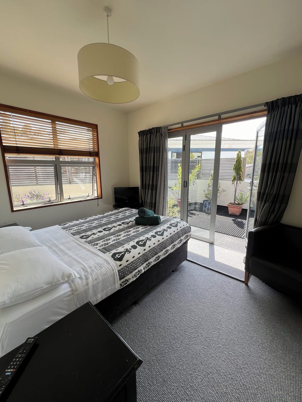 Deluxe Suite, 1 Bedroom (En Suites Queen) | Room amenity