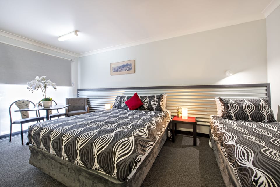 Twin Accessible | Egyptian cotton sheets, pillowtop beds, desk, soundproofing