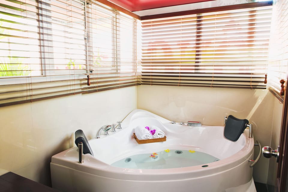 Indoor spa tub