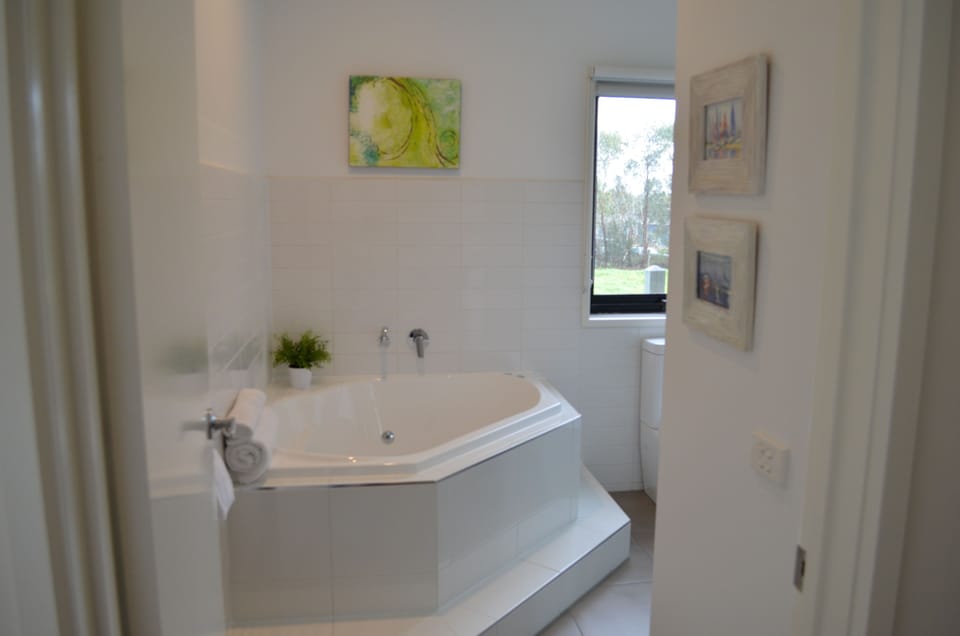 Jetted tub