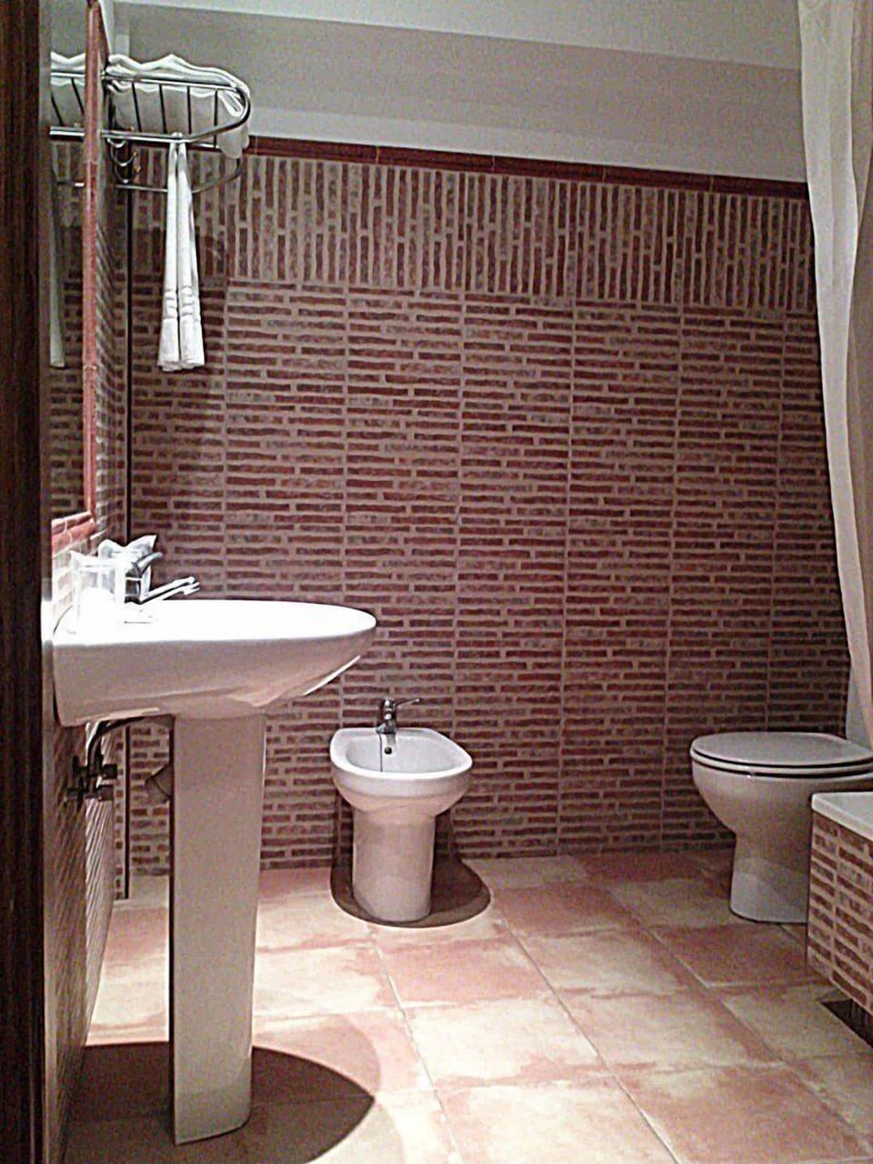 Bathtub, deep soaking tub, free toiletries, towels