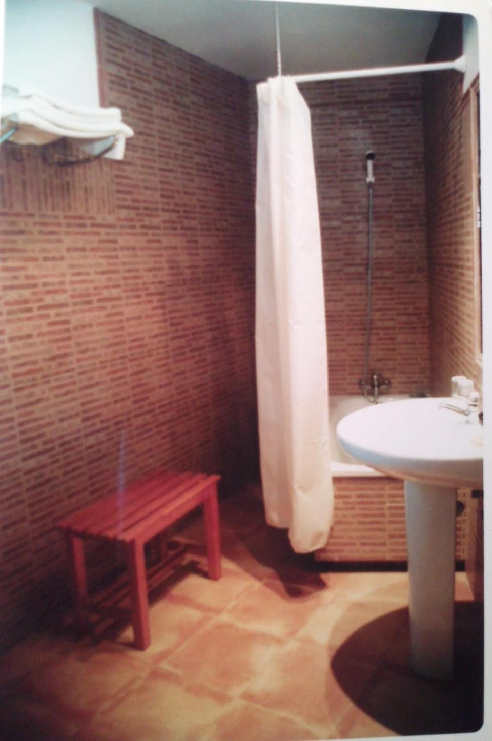 Bathtub, deep soaking tub, free toiletries, towels