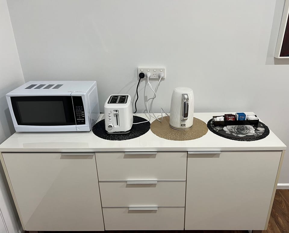 Full-size fridge, microwave, coffee/tea maker, electric kettle