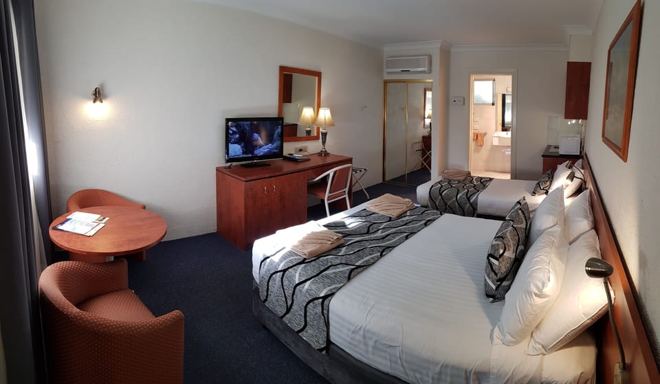 Executive Twin Room | In-room safe, iron/ironing board, cribs (surcharge), bed sheets