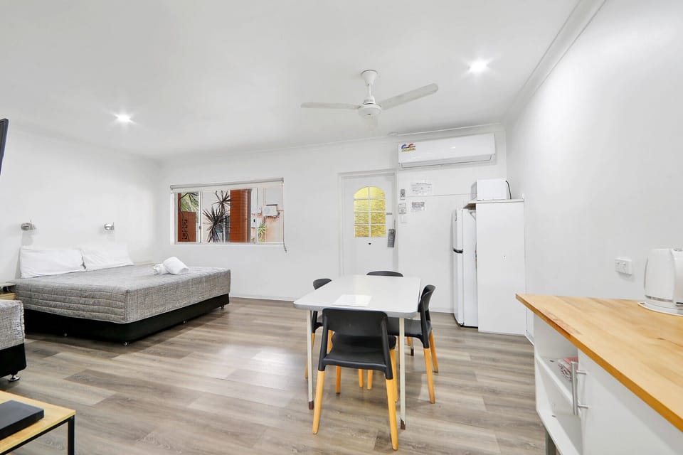 Family Room, Multiple Beds | Desk, iron/ironing board, WiFi (free), bed sheets