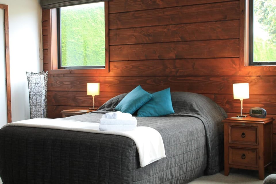 Travel crib, WiFi (free), bed sheets
