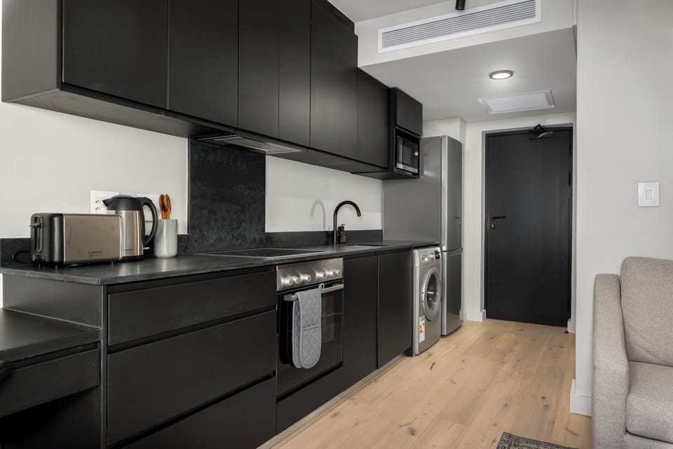 Grand Studio | Private kitchen | Fridge, microwave, oven, stovetop