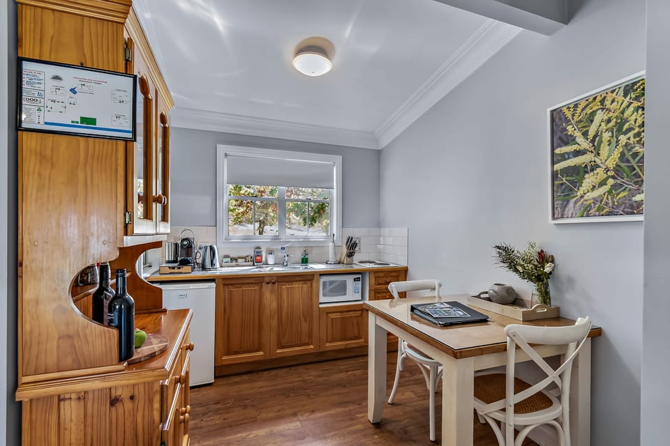 Luxury Cottage, 1 King Bed, Non Smoking, Fireplace (Luxury Cottage) | Private kitchen | Coffee/tea maker, fridge, microwave, stovetop